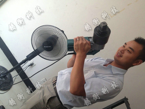 電動(dòng)扭矩扳手圖片
